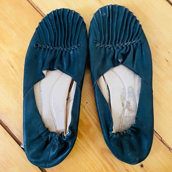 CHOCOLAT BLU Women's Flats - Picture 10 of 11